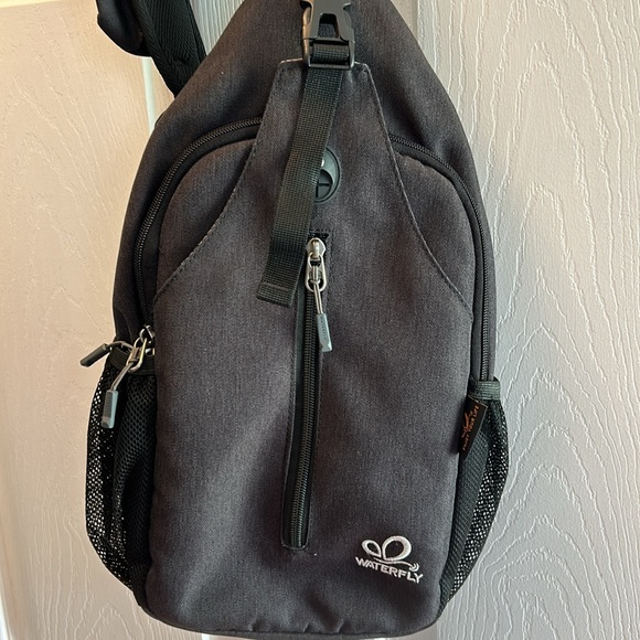 Waterfly Sling Bag - Picture 2 of 8